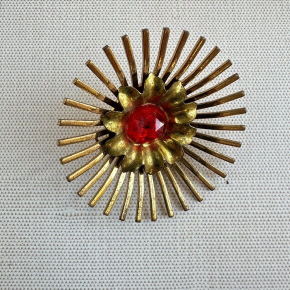 Vintage 1930s Brass Sunburst Brooch with Red Rhinestone Center 2" C Clasp - Picture 2 of 8